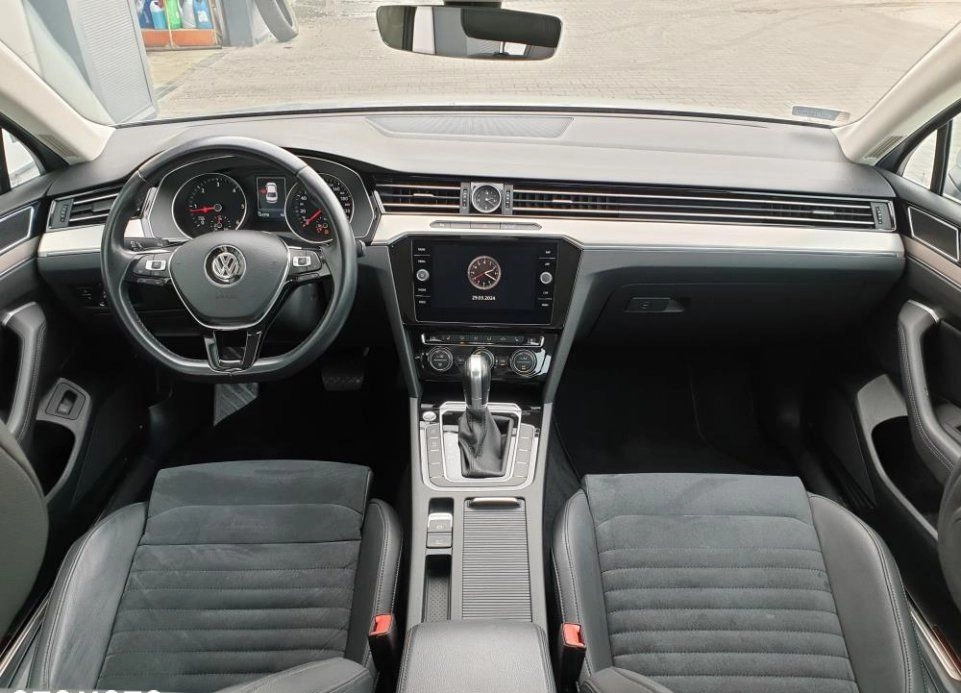 Volkswagen Passat cena 84900 przebieg: 131770, rok produkcji 2018 z Dębno małe 277